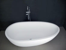 Lade das Bild in den Galerie-Viewer, LUCIA