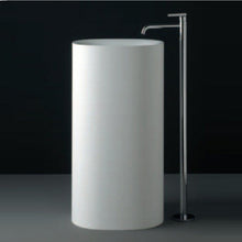 Lade das Bild in den Galerie-Viewer, LARA